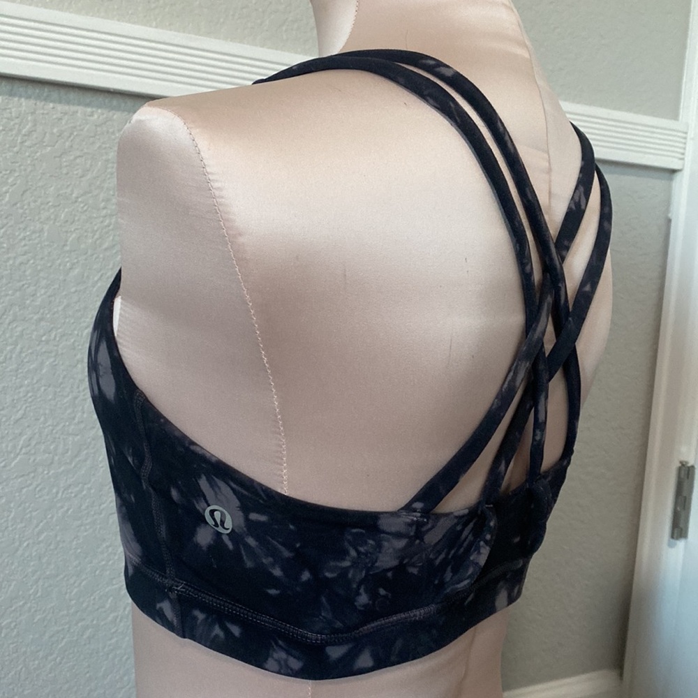 Lululemon size 6